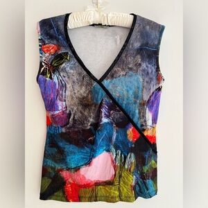DOLCEZZA Sleeveless V Neck Pullover Top Mesh Trim Artsy Bird Abstract Print Chic